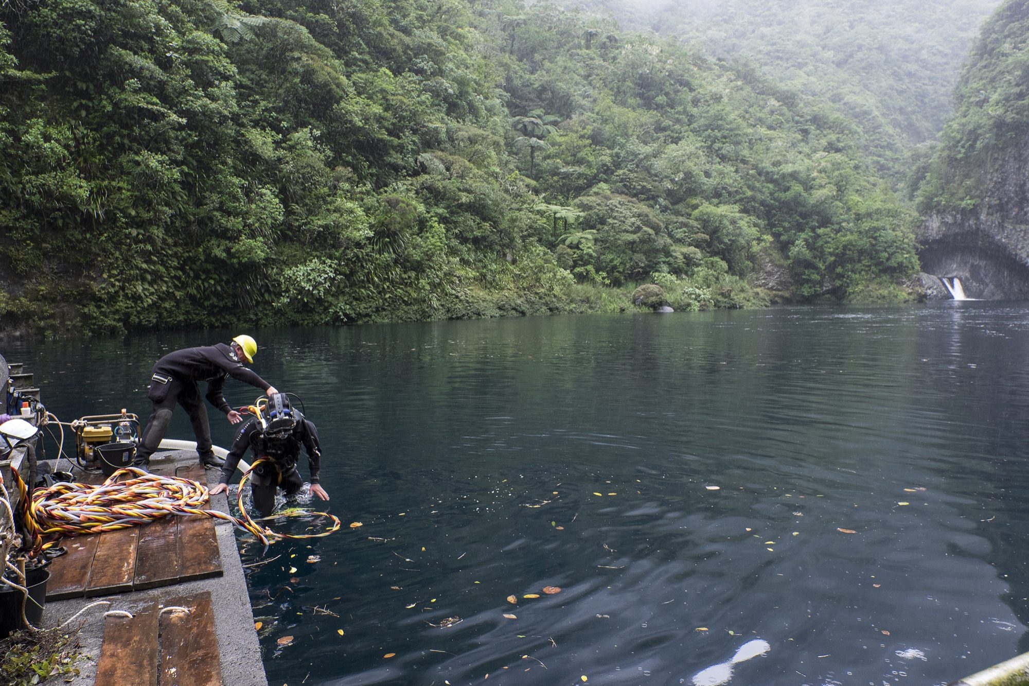 Takamaka hydroelectric dam underwater inspection in La Réunion